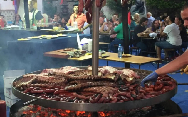 2152-Modern apt with private beach