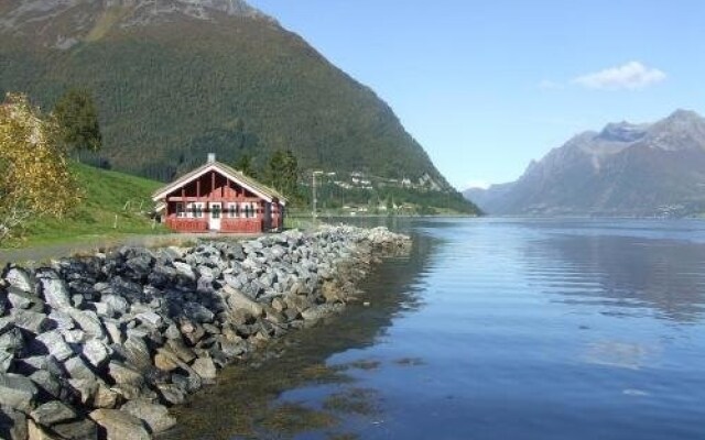 Hustadnes Fjordhytter