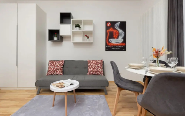 Apartment With Bathub by Renters