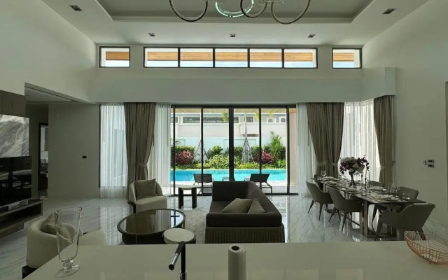 Breeze Villa with maid by Lofty