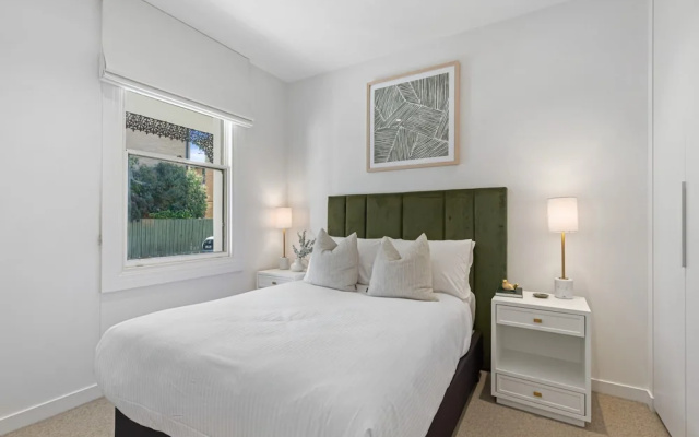 Stylish 2-bed Victorian Terrace in Carlton – Guest Rooms – Melbourne