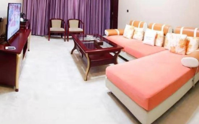 Hefeng Huarong Business Hotel