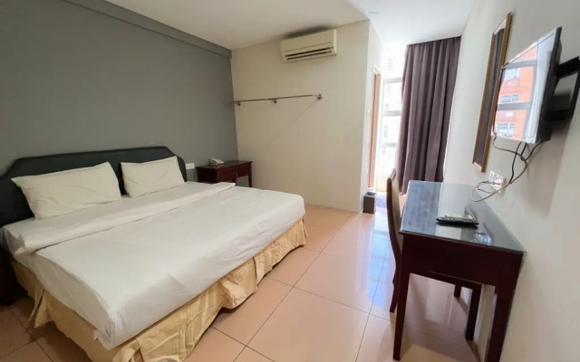 OYO 43955 N9 Business Hotel