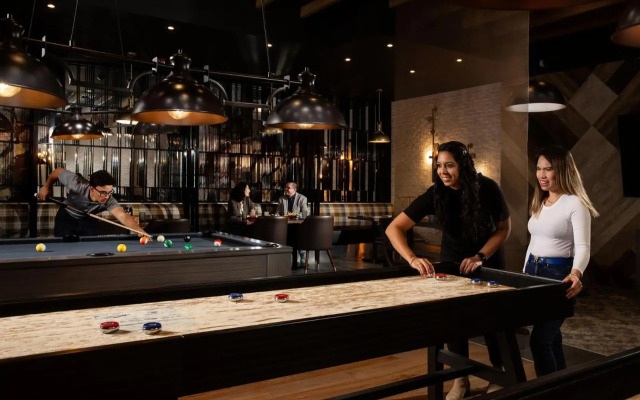 Delta Hotels by Marriott Edmonton Centre Suites