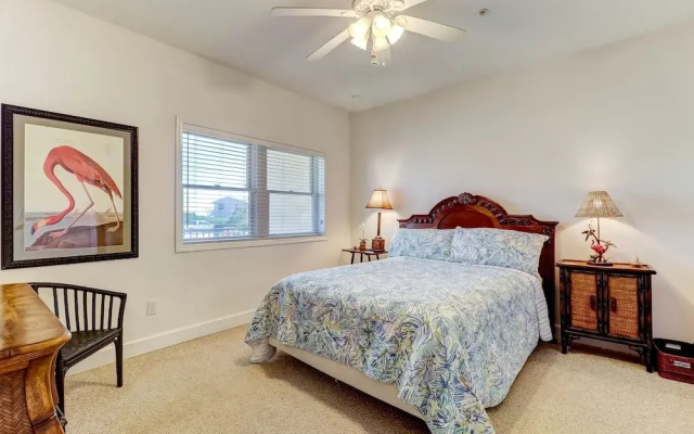 Pet Friendly Condo with Private Parking and Elevator by RedAwning