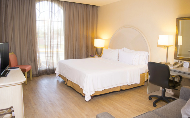 Holiday Inn Express Monterrey Galerias by IHG