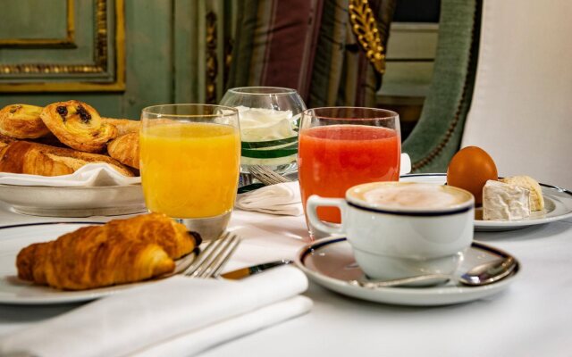 Le Dokhan’s Paris Arc de Triomphe, a Tribute Portfolio Hotel