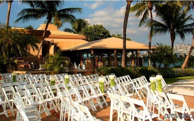 Palmeiras Beach Club at Grove Isle