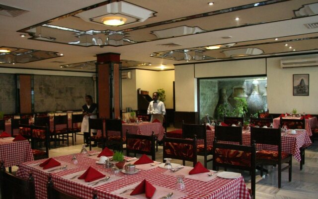 Hotel Parisutham