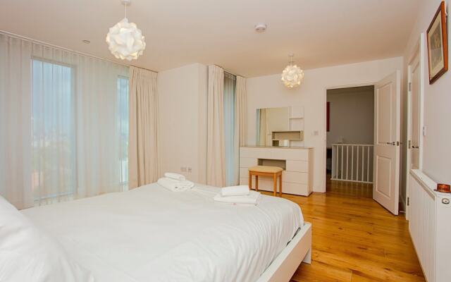 Beautiful 3 Bed Penthouse with Gym