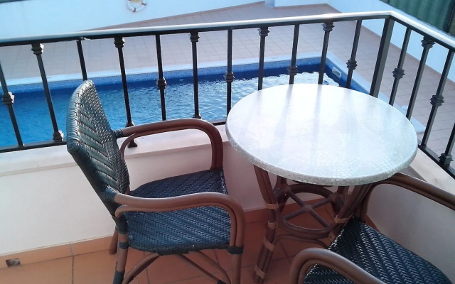 Charming 2-bed Apartment in Olhos de Água