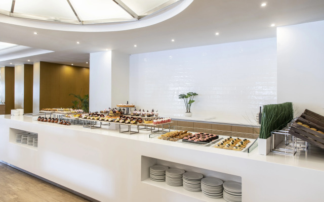 Eden Roc Resort Hotel