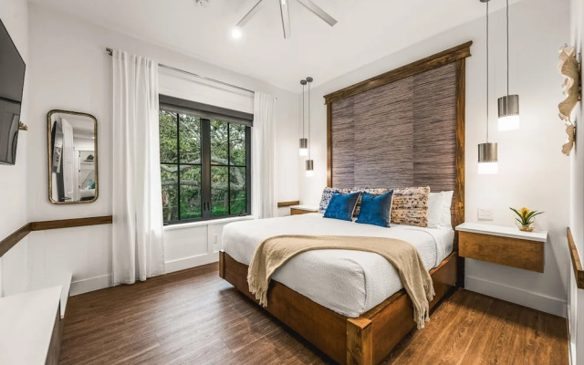 Salty Oak in Siesta Key