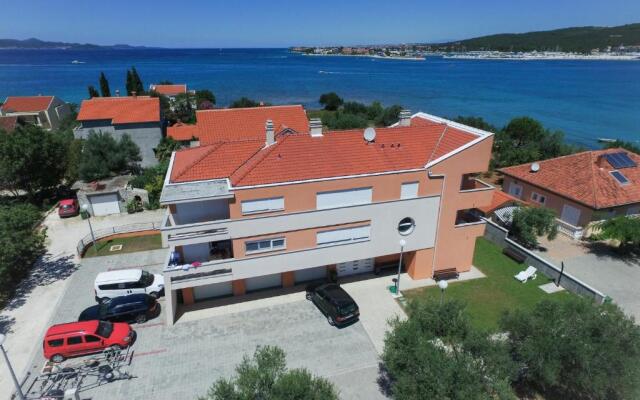 Apartments Nika Sukošan