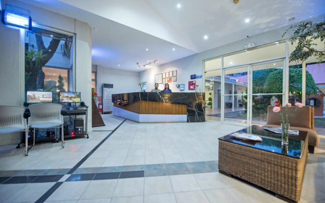 Court Meridian Hotel and Suites