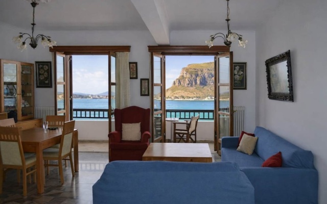 Matroni s House - Seafront Getaway in Monemvasia