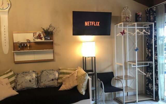 Room in Studio - Studio Apartment With Kitchen in one Room