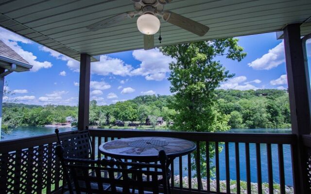 Reel'em Inn 2 Bedroom Condo by Redawning