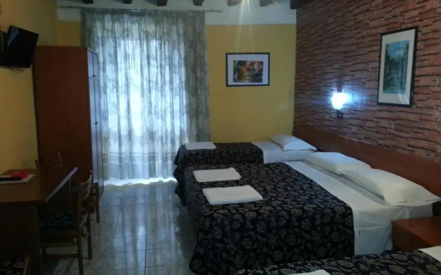 Roxena House