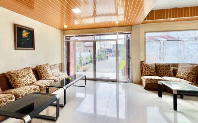 RedDoorz Syariah @ D’Niel Homestay Mandala – Guest Rooms – Medan