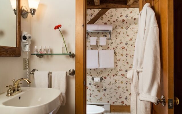 Seven Sea Street Inn