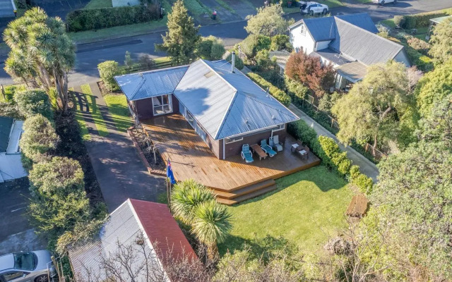 Woodills Wonderland - Akaroa Holiday Home