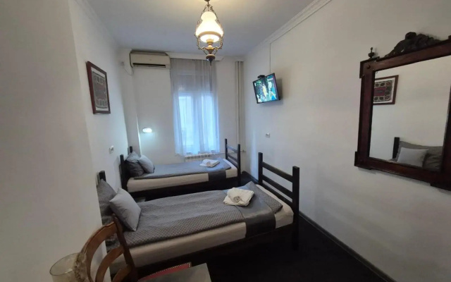 Authentic Belgrade Centre Hostel - Renovated Dec 2022