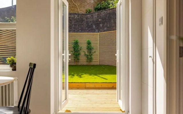 The Battersea Loft - Trendy 3bdr Flat With Patio, London