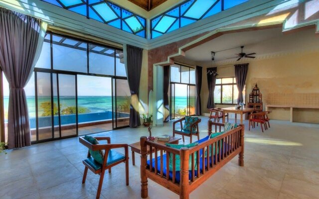 Enjoy This Deluxe Room With a Amazing View of the Ocean and its Pool