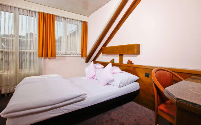 ROESLI Guest House