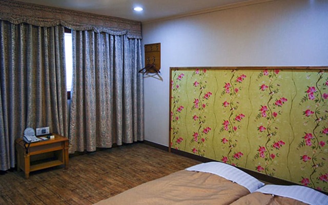 Punggi Tourist Hotel
