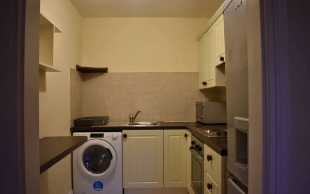 Bright 2 Bedroom Apartment With Balcony in City Centre