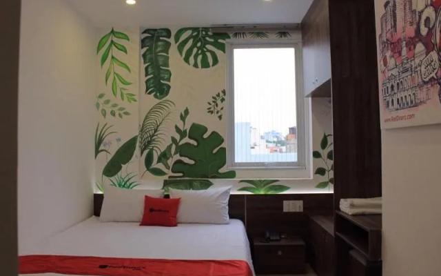 RedDoorz Plus @ Tran Quang Khai Street