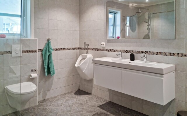 Amazing Home in Spangereid With Wifi and 5 Bedrooms
