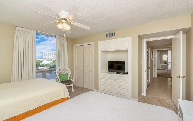 Shoreline 2042 Condo by RedAwning