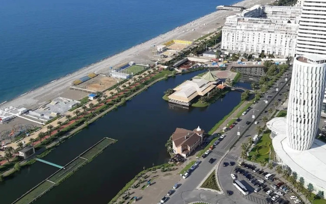 Apartment with view of the sea and city