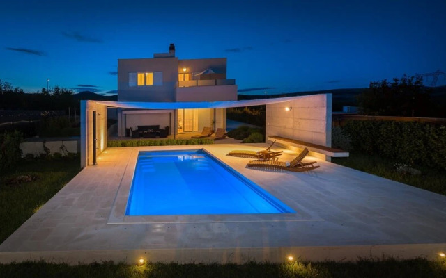 Stunning Villa Sofia With Heated Pool IN Split Hinterland