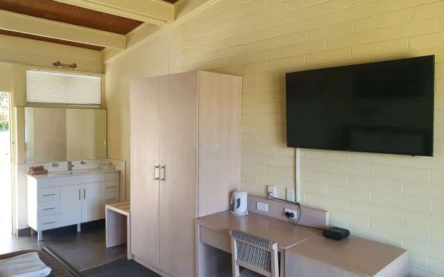 Lake Jindabyne Hotel