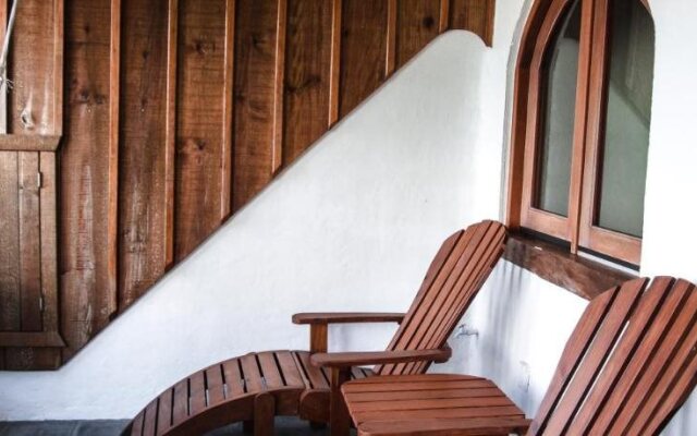 Tranquilseas Eco-Lodge And Diving Center