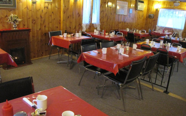 Quiet Bay Inn & Café