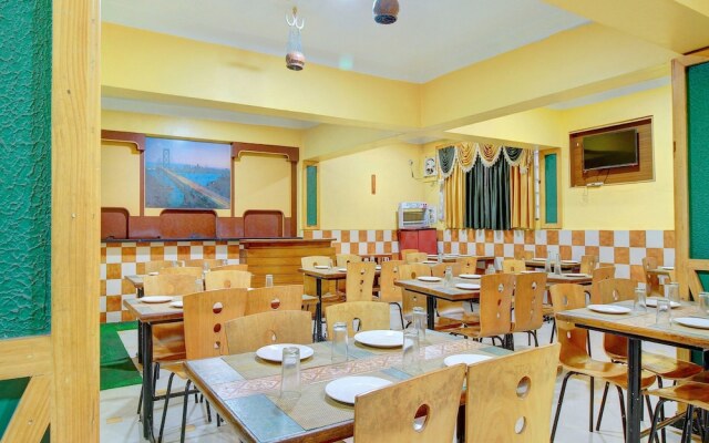 OYO 10068 Hotel Rathna