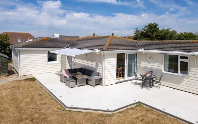 3-bed Beach Bungalow Garden 150m to Sea