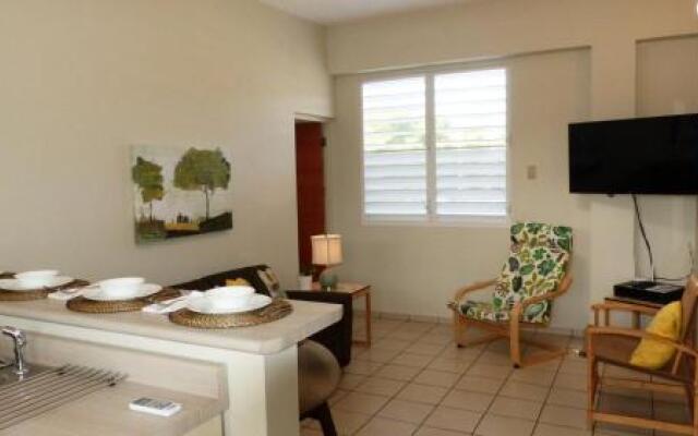 #2 Apt w/TV Netflix Wifi A/C Hot Water Laundry