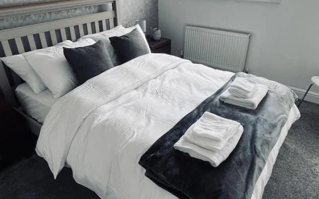 Stockton-on-tees - 2 Beds - Pet Friendly - Parking