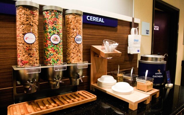 Holiday Inn Express & Suites Cumberland - La Vale by IHG