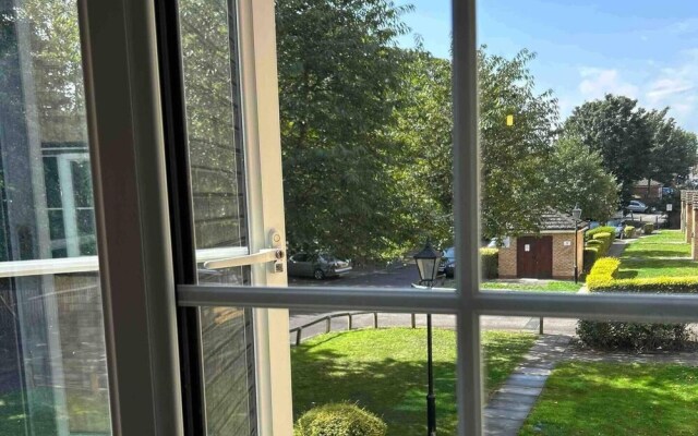 1-bed Apartment in Greater London Next to Station