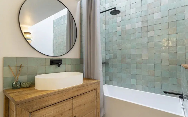 Beachside 2-bed House With Pool, Courtyard & BBQ