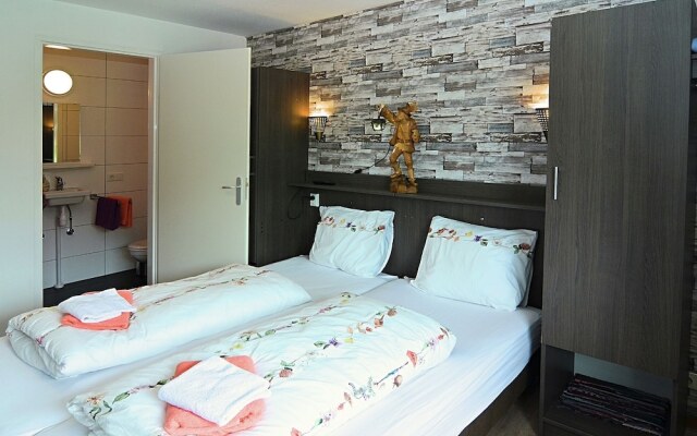 Snug Holiday Home With Storage, Roof Terrace, Private Garden