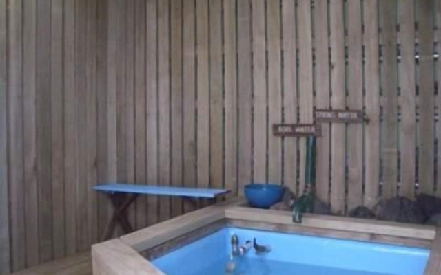 Utuhina Hot Springs Lodge