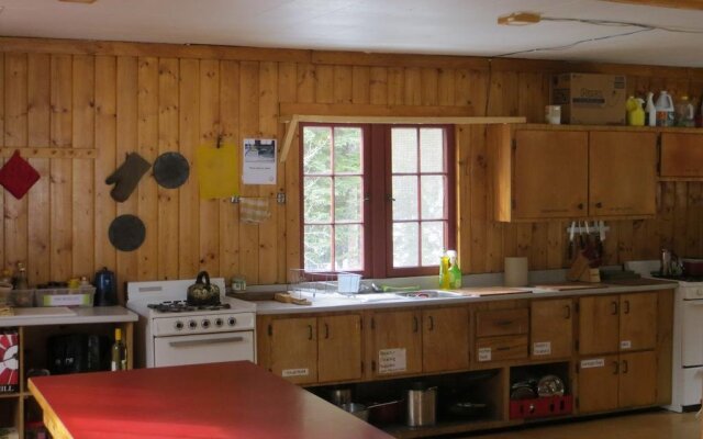 HI-Rampart Creek Hostel